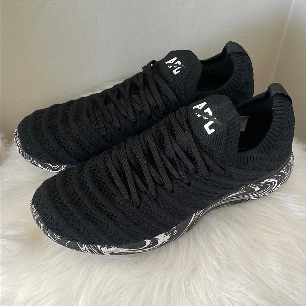 APL Techloom Wave Sneaker with marble bottom